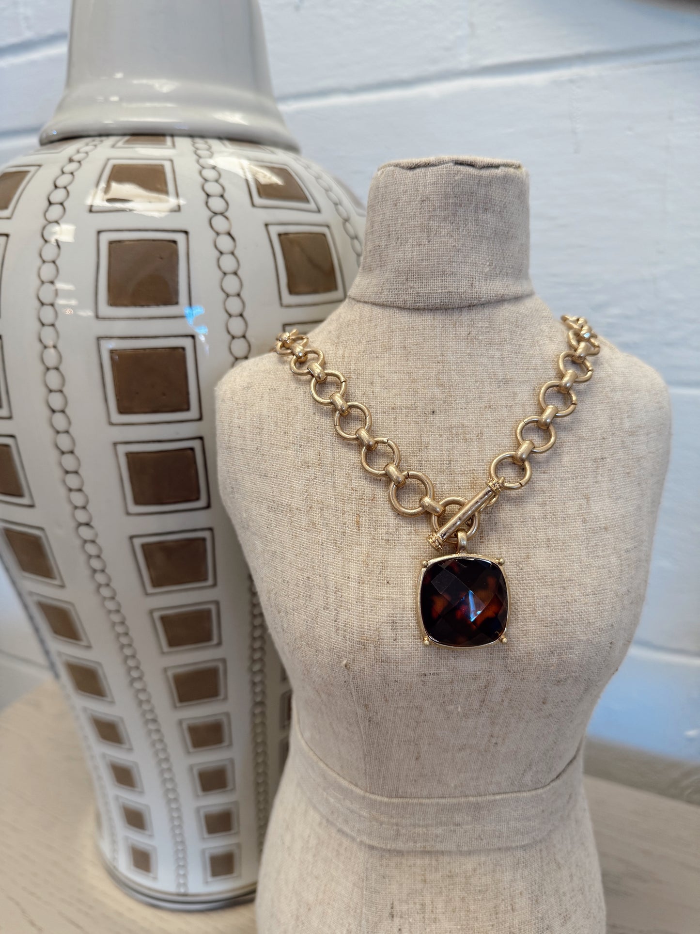TORTOISE PENDANT NECKLACE