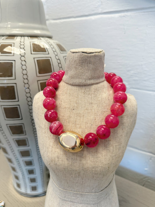FUSCHIA BEADED NECKLACE