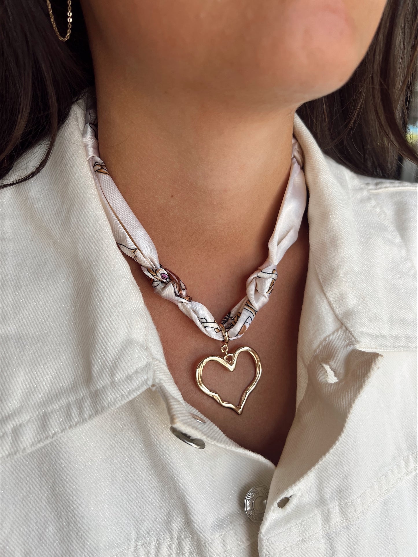 HEART CHARM SCARF NECKLACE
