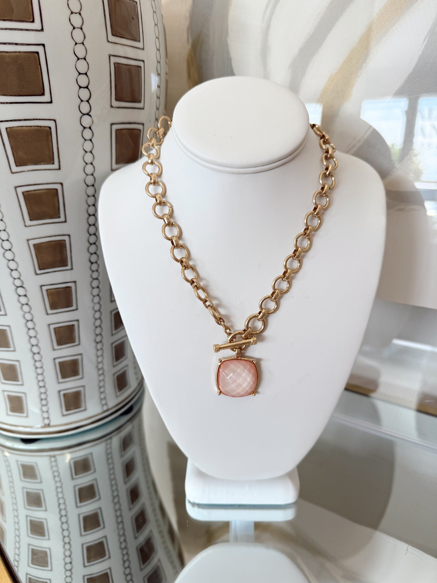 CHAMPAGNE PENDANT NECKLACE