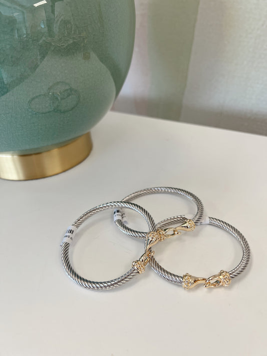 CABLE CLASP BANGLE