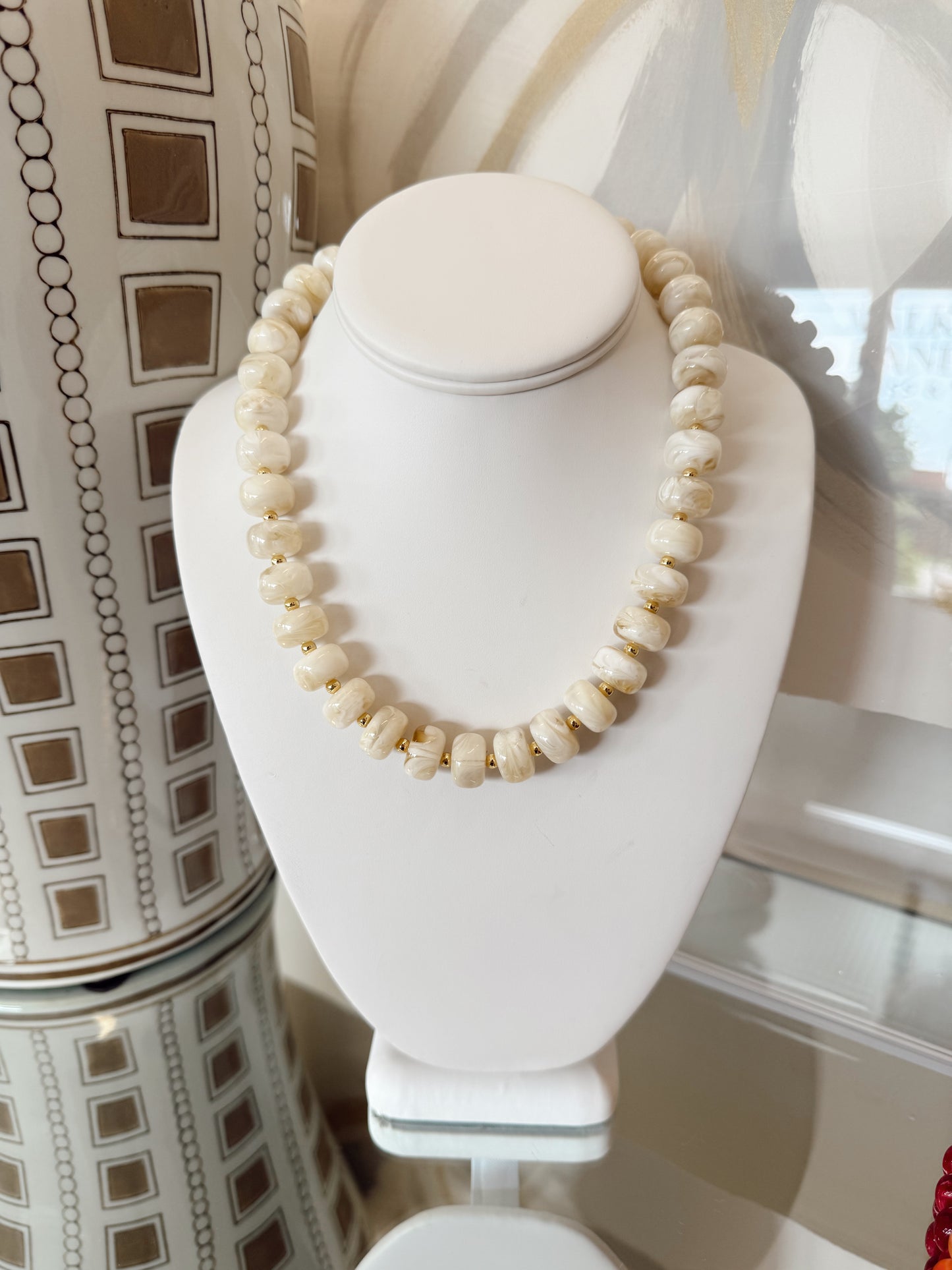 COLORFUL BEADED NECKLACE