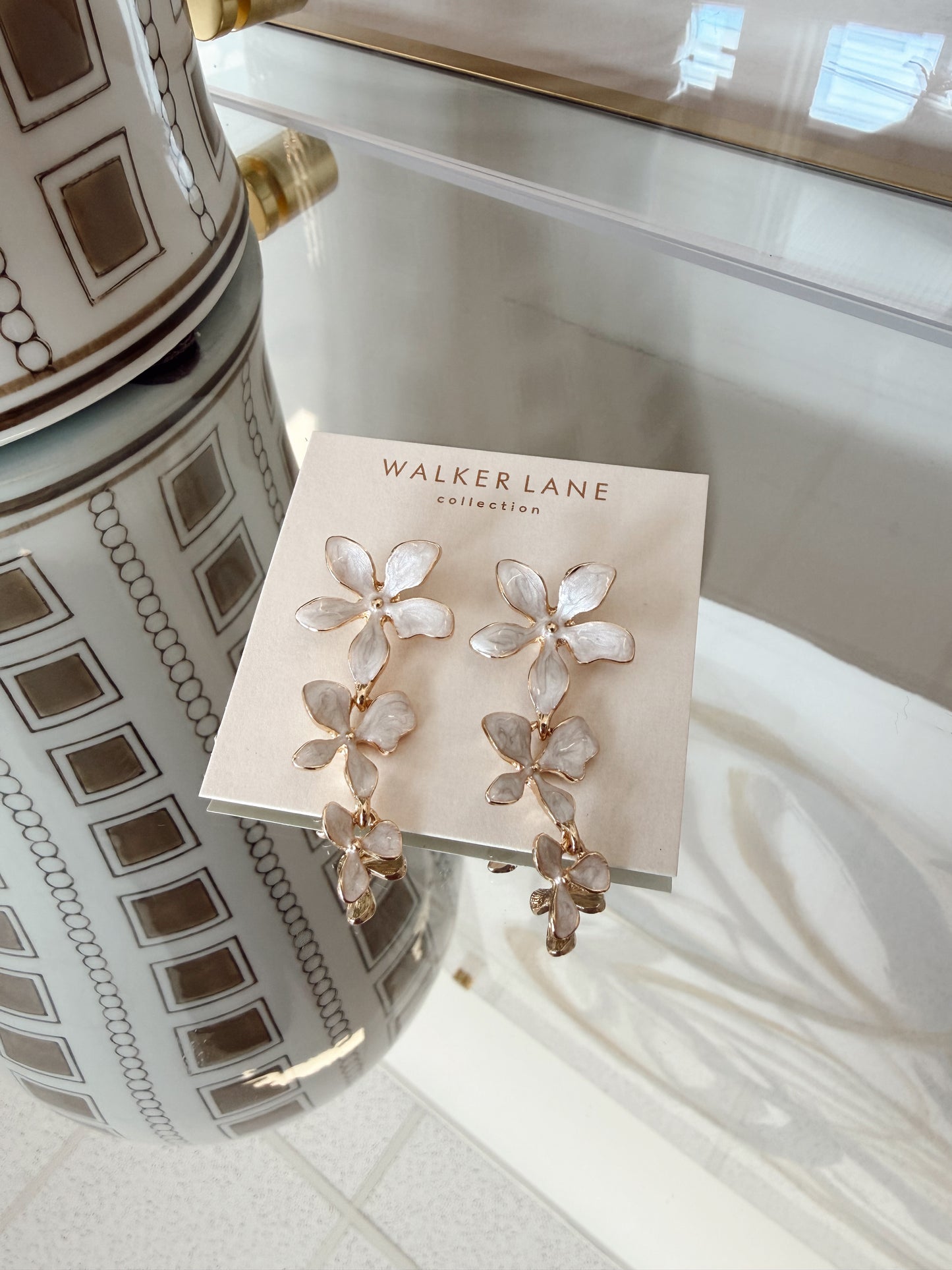 IVORY FLOWER DANGLE