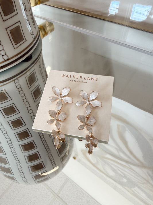 IVORY FLOWER DANGLE